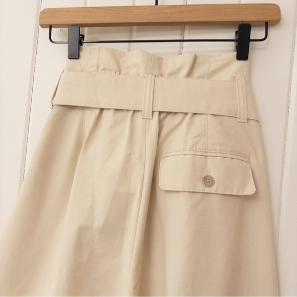 BANANA REPUBLIC Wide Leg Paperbag Pant
#813887 NWT Transition Cream 4 - Picture 9 of 12